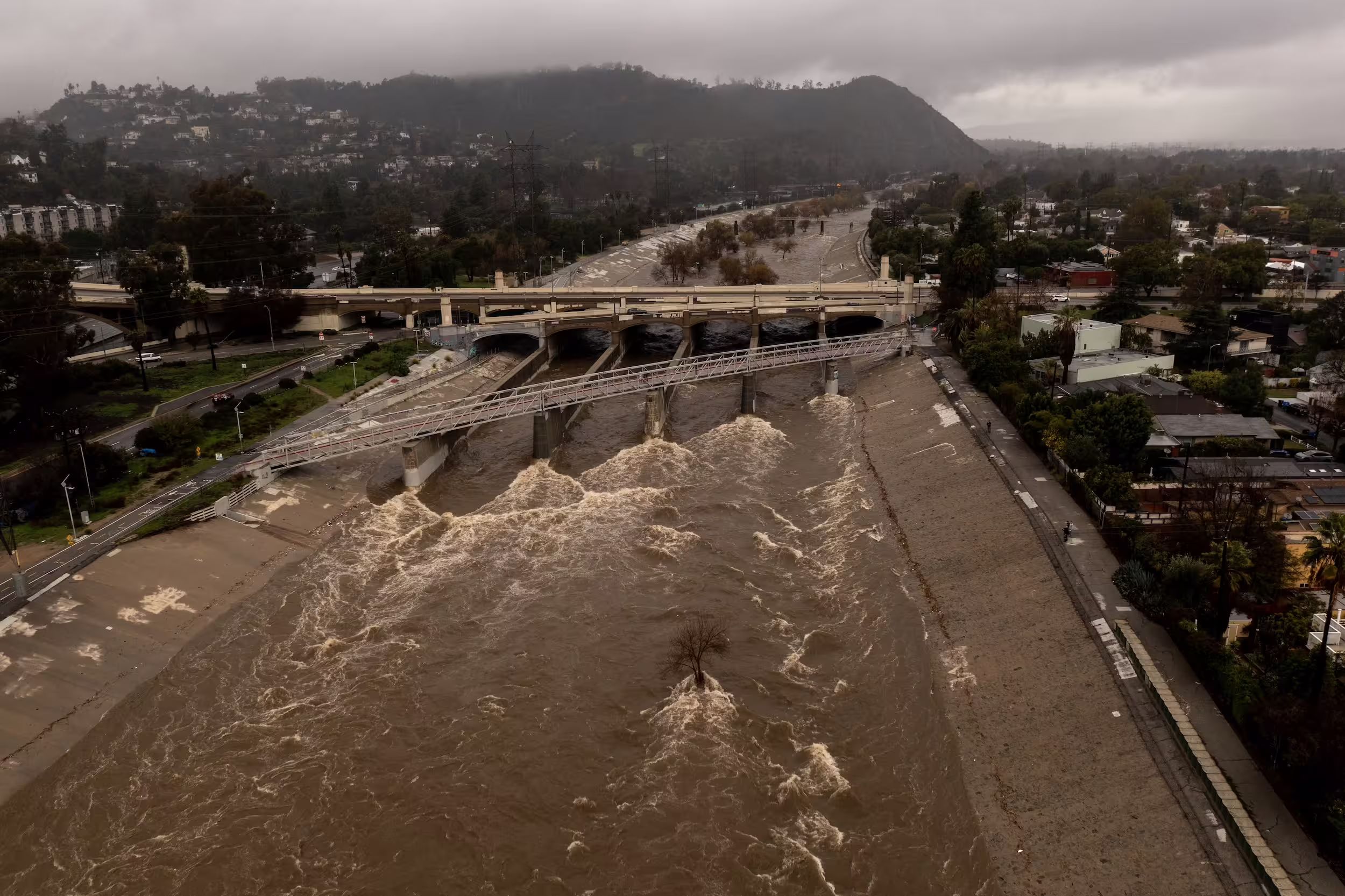 Physics of atmospheric rivers, explained